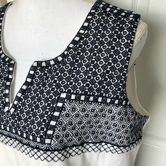 BeachLunchLounge Embroidered Lliya Dress 12 - Picture 2 of 8